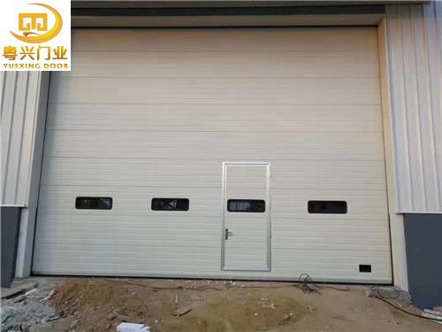 工業(yè)提升門